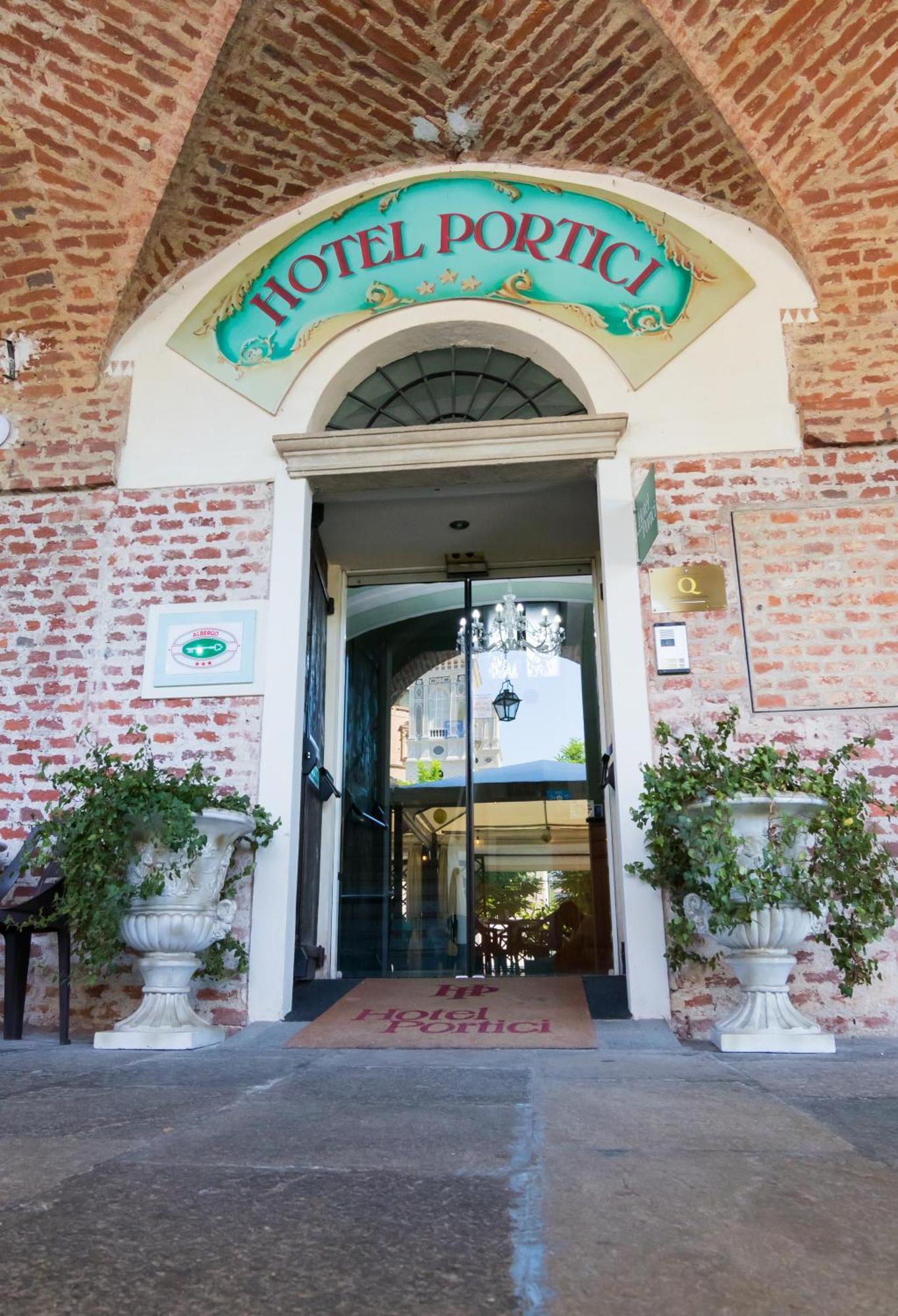Hotel Portici Vicoforte エクステリア 写真